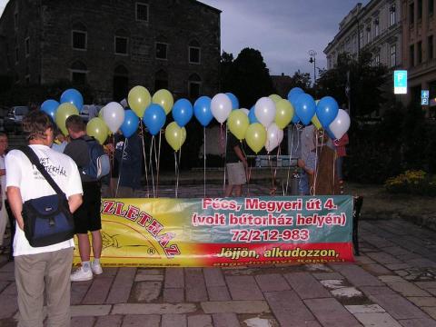 A 18. origami találkozó fő attrakciója - 100 lufi hajtogatott figurákkal