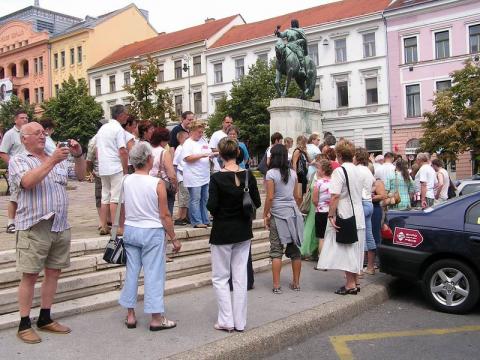 Találkozó a téren