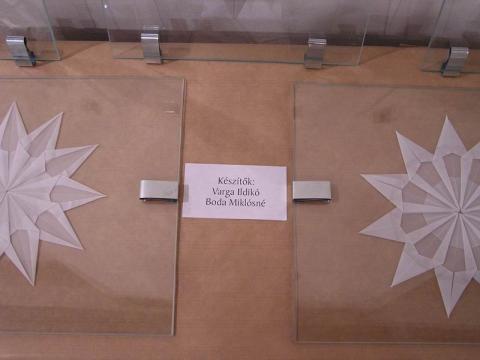 Varga Ildikó és Boda Miklósné: Ablakcsillagok