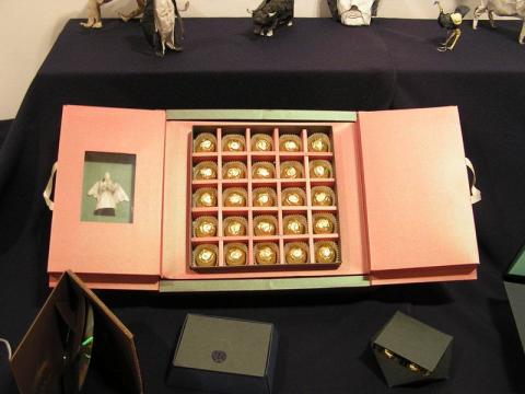 Horn Ákos: Bon-bonos doboz