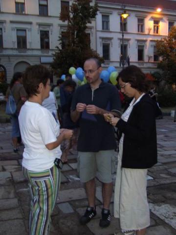 A 18. origami találkozó fő attrakciója - Hajtogatás a főtéren