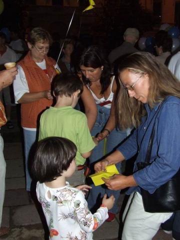A 18. origami találkozó fő attrakciója - Hajtogatás a főtéren