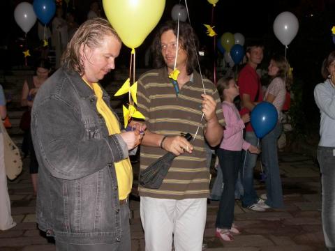 Az esti fő attrakció: 100 lufi a MOK 18. születésnapjára